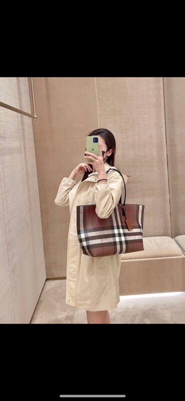 Burberry Brown shoulder bag — 1:1 Replica