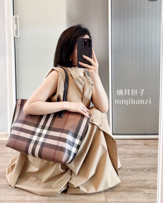 Burberry Brown shoulder bag — Top Quality Replica