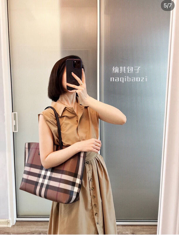 Burberry Brown shoulder bag — Top Quality Replica