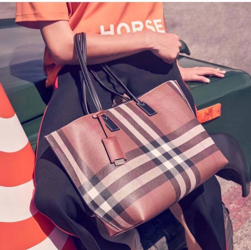 Burberry Brown shoulder bag — Top Quality Replica