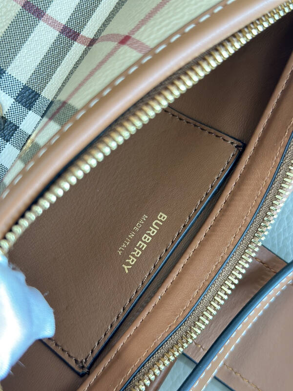Burberry Brown 25x18x10cm shoulder bag — 1:1 Replica