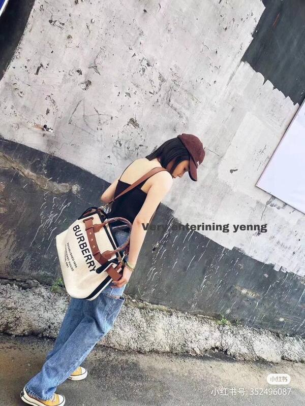 Burberry Brown 25x18x10cm shoulder bag — 1:1 Replica