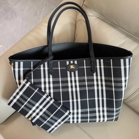 Burberry Black shoulder bag Top Quality Replica