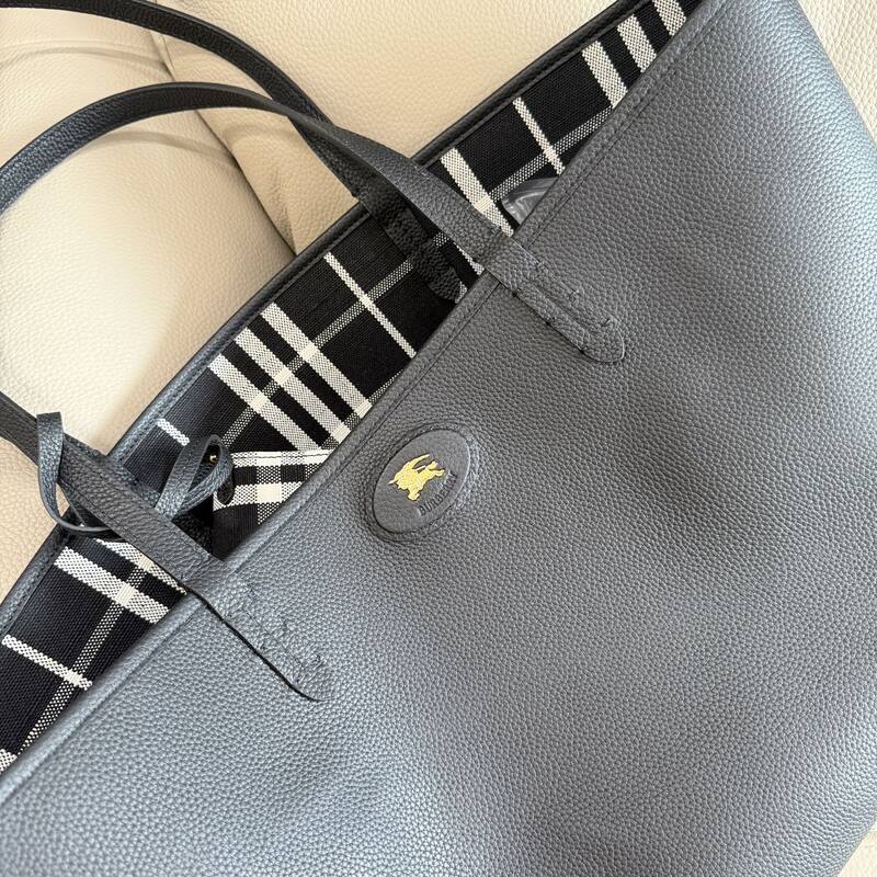 Burberry Black shoulder bag — Top Quality Replica