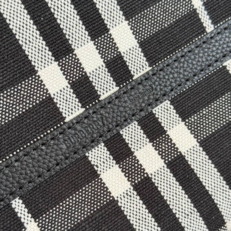 Burberry Black shoulder bag — Top Quality Replica