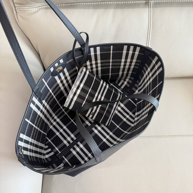 Burberry Black shoulder bag — Top Quality Replica