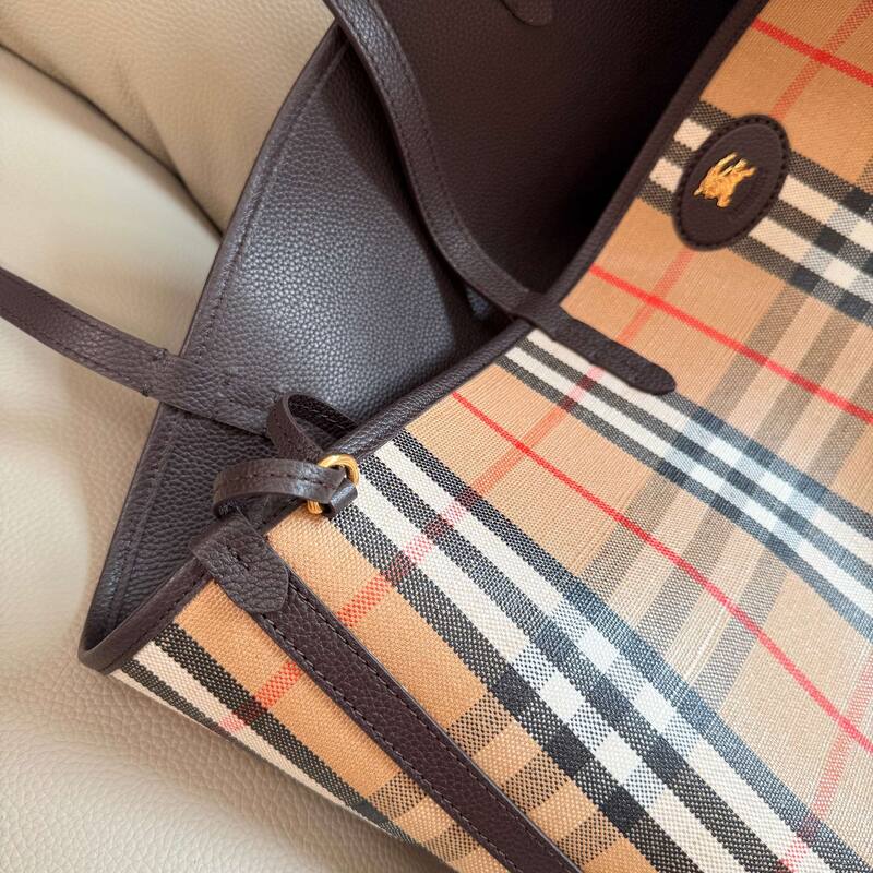 Burberry Black shoulder bag — Premium Replica
