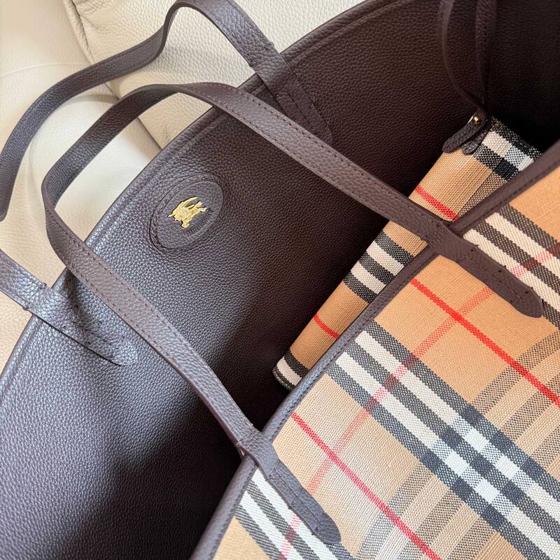 Burberry Black shoulder bag — Premium Replica