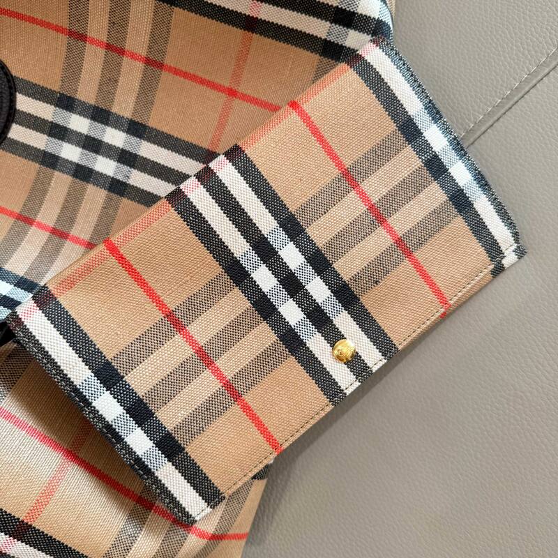 Burberry Black shoulder bag — Premium Replica