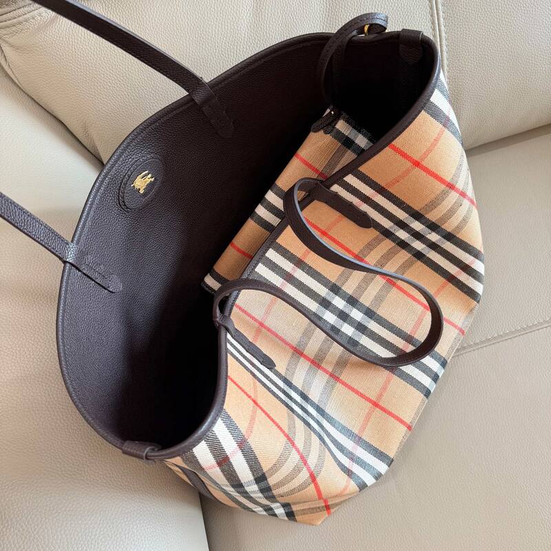 Burberry Black shoulder bag — Premium Replica