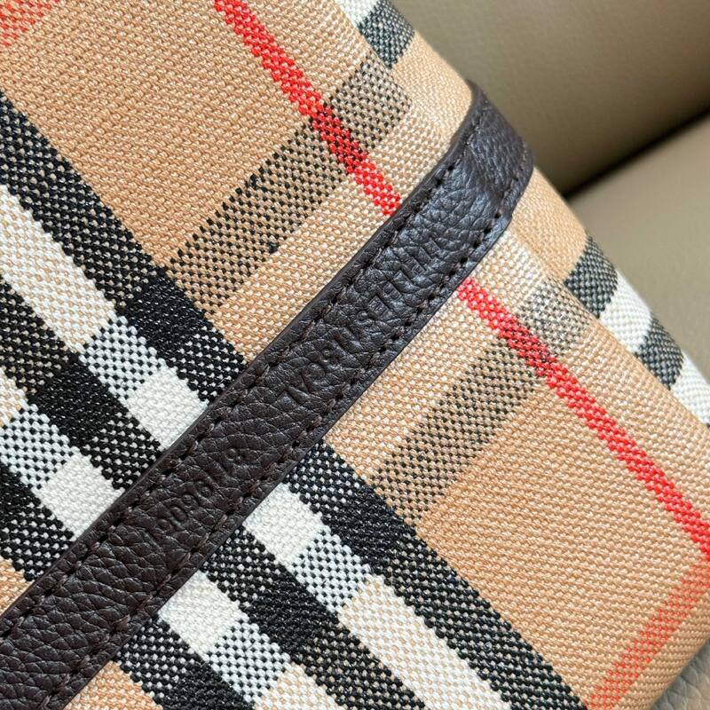 Burberry Black shoulder bag — Premium Replica