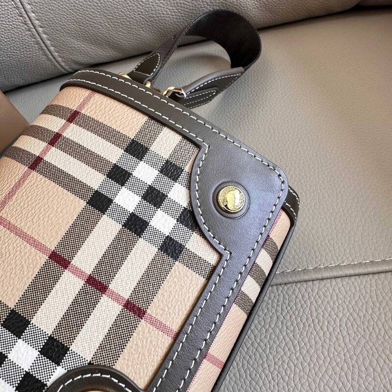 Burberry Brown 25x18x10cm shoulder bag — 1:1 Replica