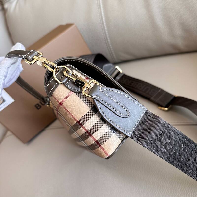 Burberry Brown shoulder bag — Premium Replica