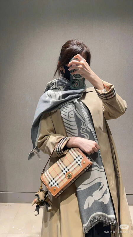 Burberry Vintage Check with Brown Leather Trim shoulder bag — 1:1 Replica