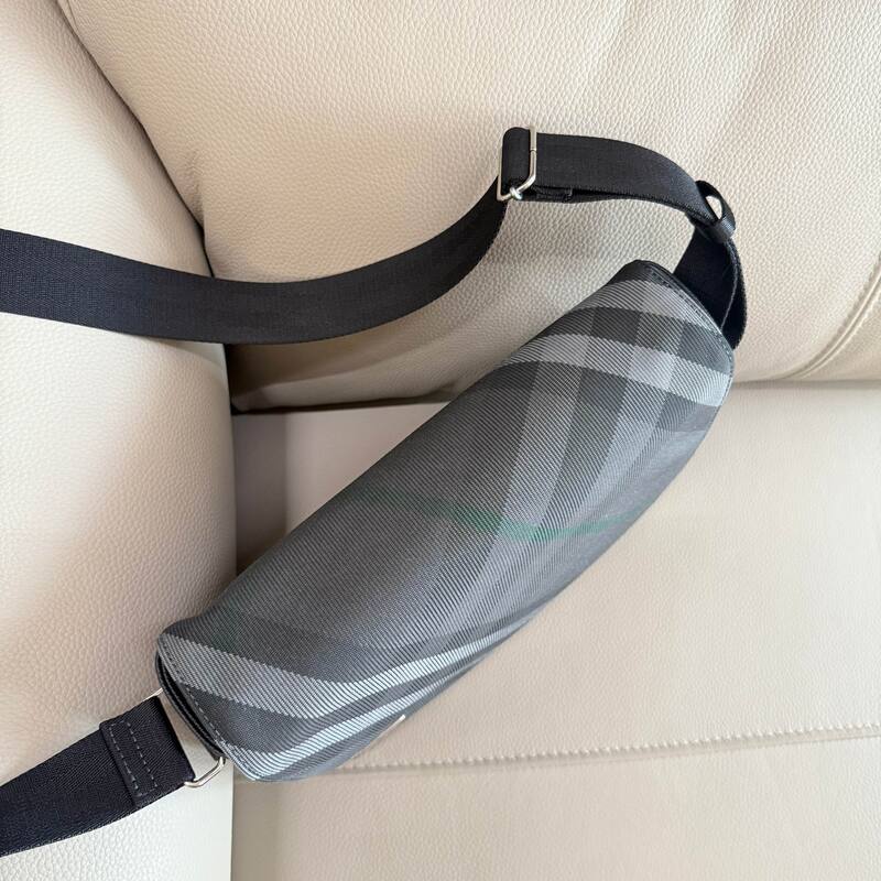 Burberry shoulder bag — 1:1 Replica