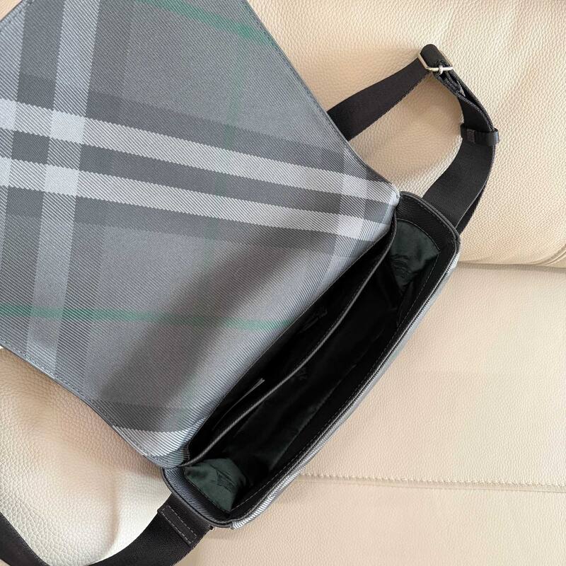 Burberry shoulder bag — 1:1 Replica