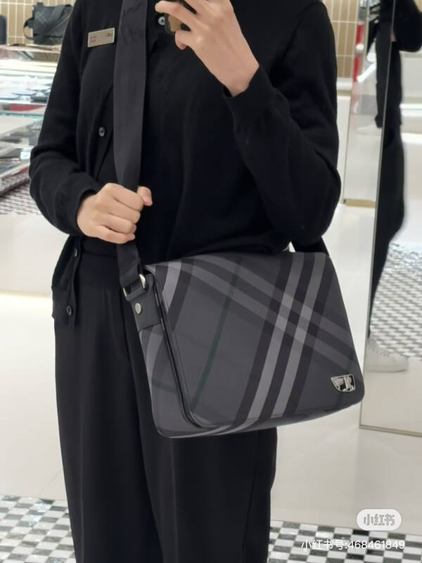 Burberry shoulder bag — Premium Replica