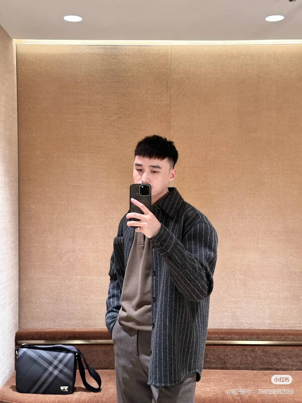 Burberry shoulder bag — Premium Replica
