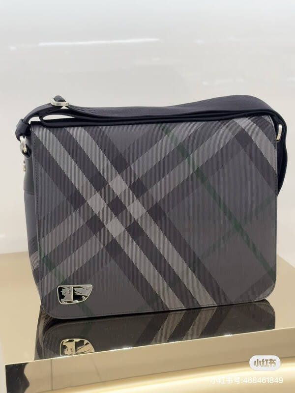 Burberry shoulder bag — Premium Replica