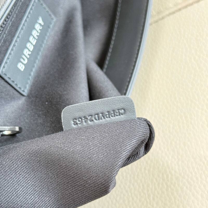 Burberry 25x18x10cm shoulder bag — Premium Replica