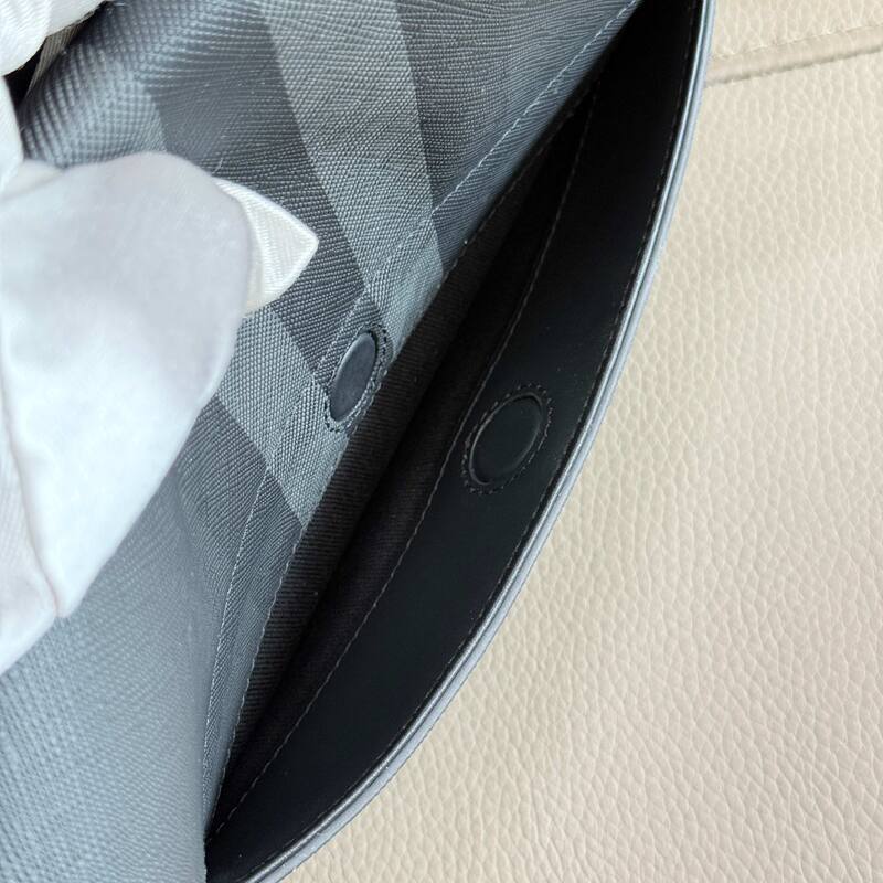 Burberry 25x18x10cm shoulder bag — 1:1 Replica