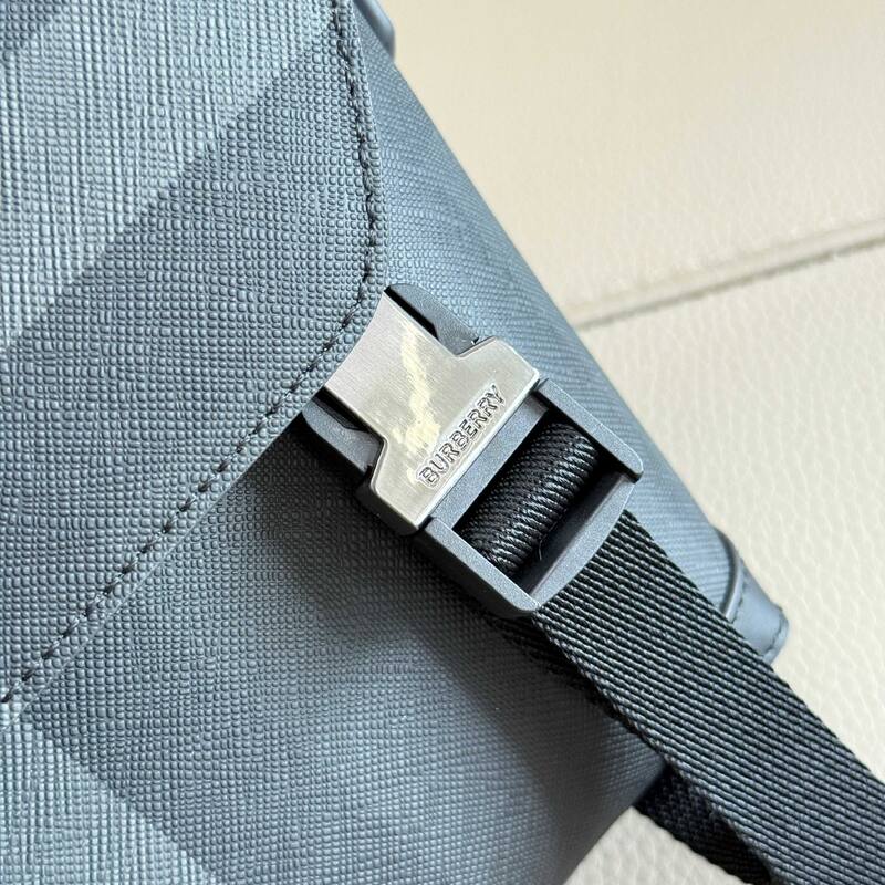 Burberry 25x18x10cm shoulder bag — 1:1 Replica