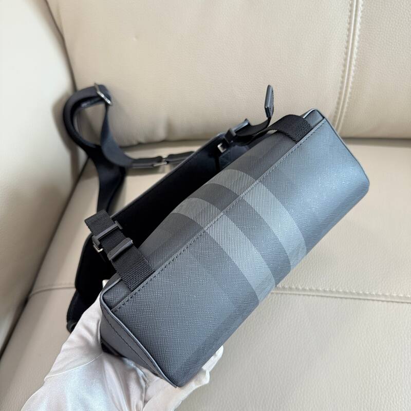Burberry 25x18x10cm shoulder bag — Premium Replica
