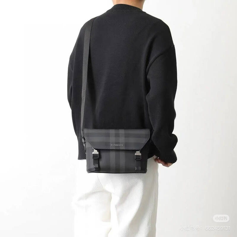Burberry Black shoulder bag — Premium Replica