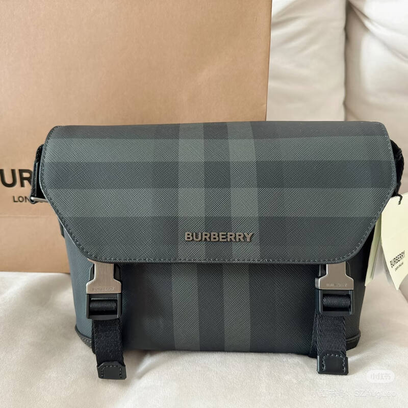 Burberry Black shoulder bag — Premium Replica