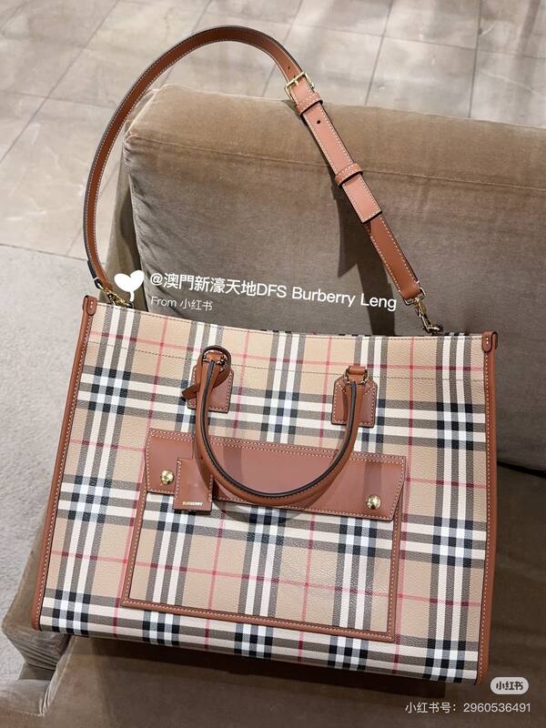 Burberry Freya Tote Vintage Check with Brown Leather Trim 40x30x16cm tote bag — Top Quality Replica