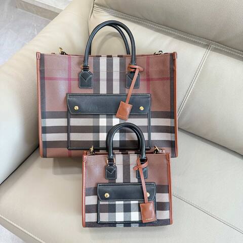 Burberry Freya Tote Birch Brown Check with Black Leather Trim 26x22x12cm tote bag AAA Quality Replica