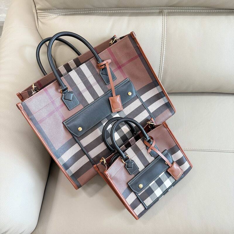 Burberry Freya Tote Birch Brown Check with Black Leather Trim 26x22x12cm tote bag — AAA Quality Replica