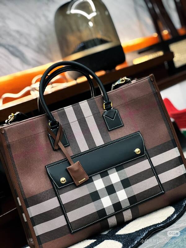 Burberry Black shoulder bag — 1:1 Replica