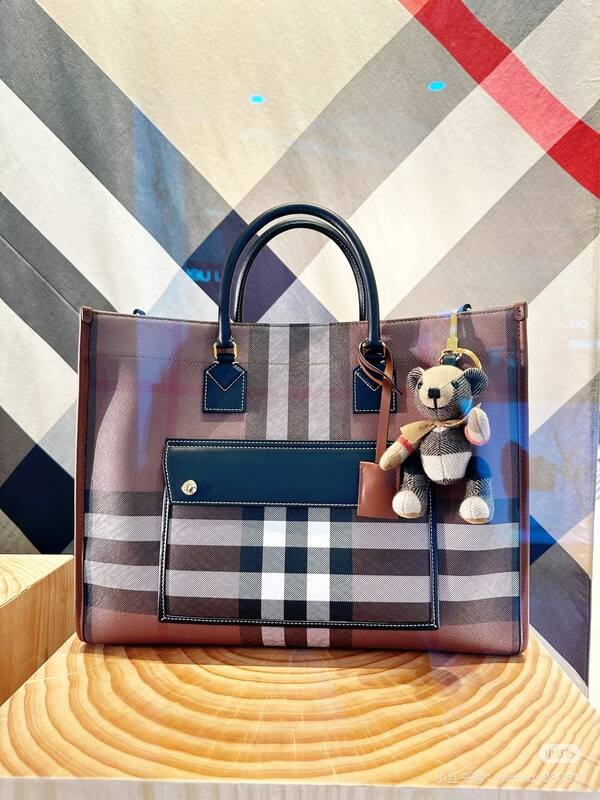 Burberry Black shoulder bag — 1:1 Replica