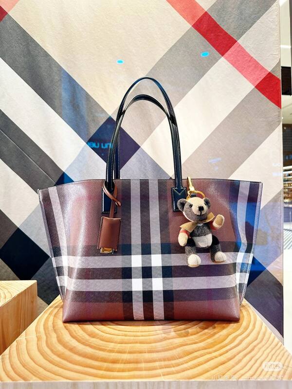 Burberry Black shoulder bag — 1:1 Replica