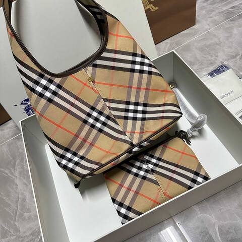 Burberry Brown shoulder bag 1 1 Replica