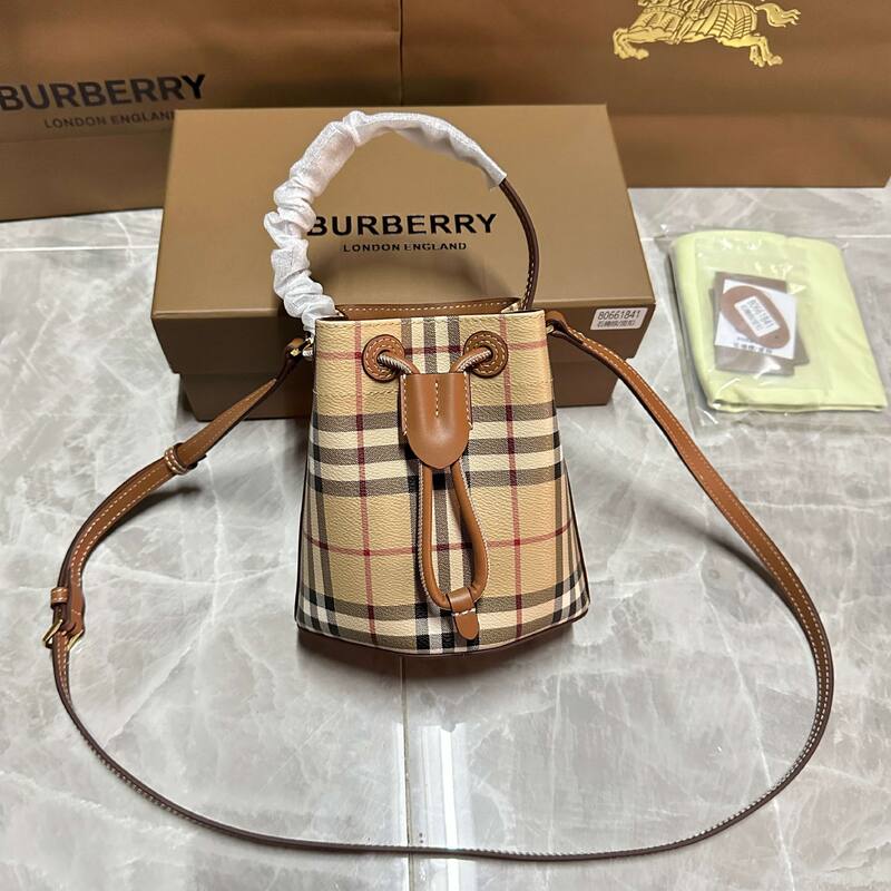 Burberry Haymarket Check with Brown Leather Trim 16x18x10cm bucket bag — Top Quality Replica