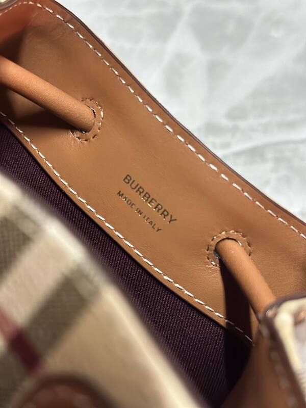 Burberry Haymarket Check Haymarket Check Tan Leather Trim 25x18x10cm bucket bag — AAA Quality Replica