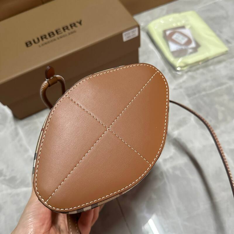 Burberry Haymarket Check Haymarket Check Tan Leather Trim 25x18x10cm bucket bag — AAA Quality Replica