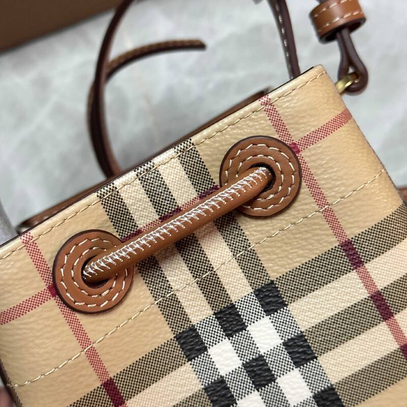 Burberry Haymarket Check Haymarket Check Tan Leather Trim 25x18x10cm bucket bag — AAA Quality Replica