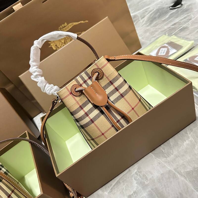 Burberry Haymarket Check with Brown Leather Trim 16x18x10cm bucket bag — Top Quality Replica
