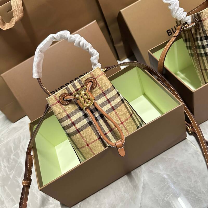 Burberry Haymarket Check with Brown Leather Trim 16x18x10cm bucket bag — Top Quality Replica