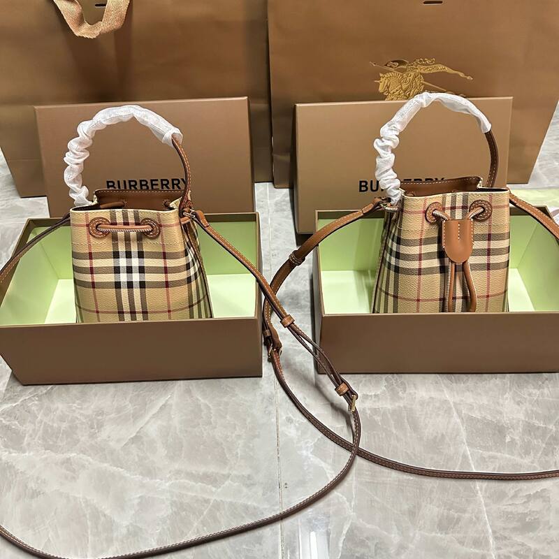 Burberry Haymarket Check with Brown Leather Trim 16x18x10cm bucket bag — Top Quality Replica