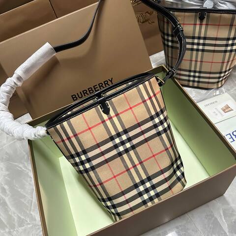 Burberry Black 25x18x10cm shoulder bag 1 1 Replica