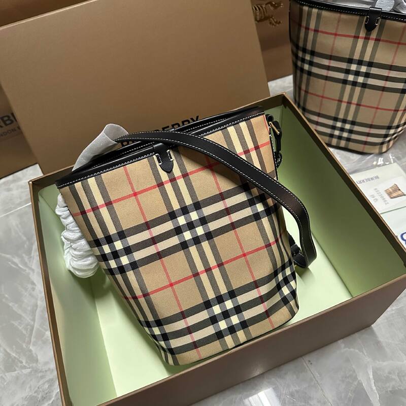Burberry Black 25x18x10cm shoulder bag — 1:1 Replica