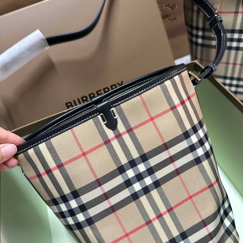 Burberry Black 25x18x10cm shoulder bag — 1:1 Replica