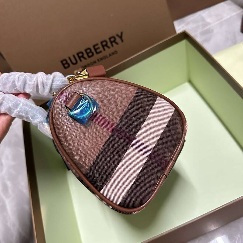 Burberry Black shoulder bag — Top Quality Replica