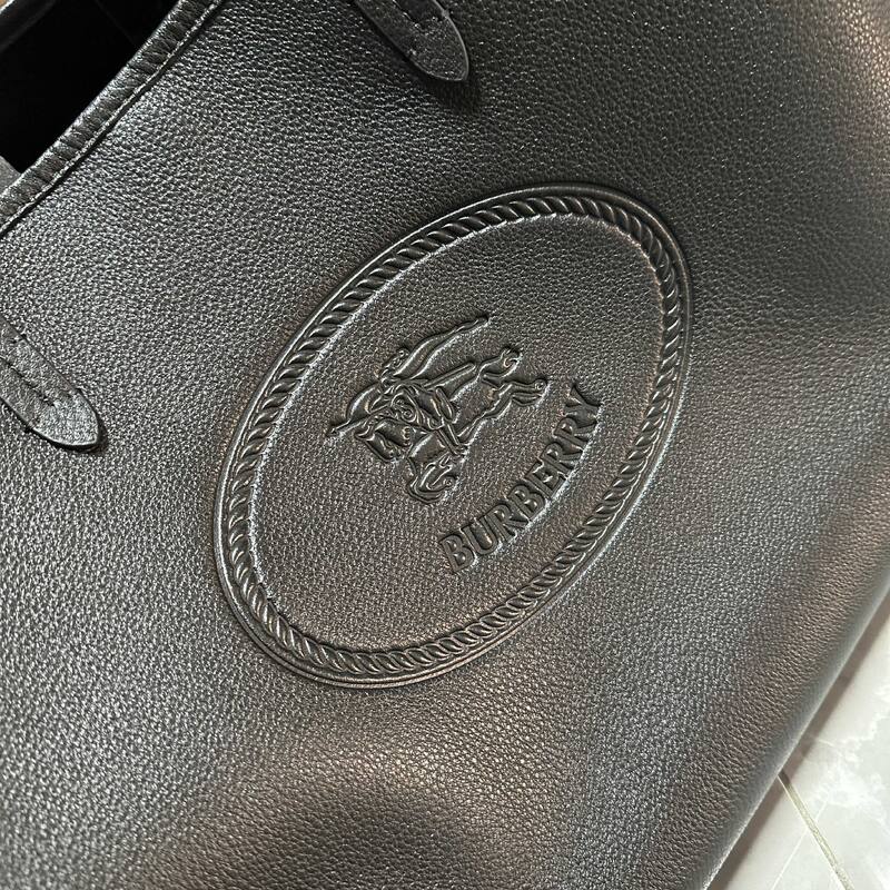 Burberry Black 40x30x16cm shoulder bag — Premium Replica