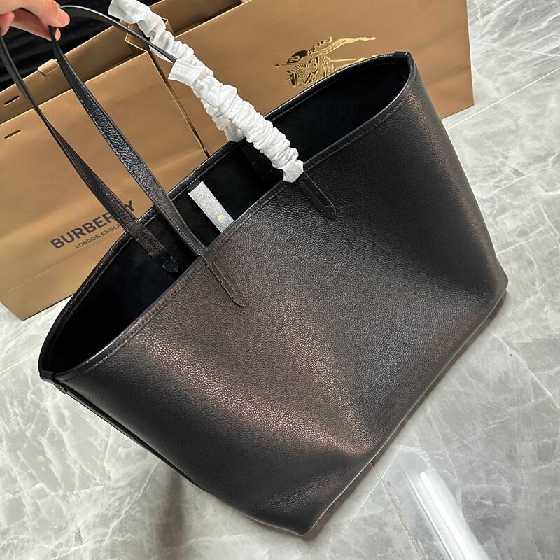 Burberry Black 40x30x16cm shoulder bag — Premium Replica