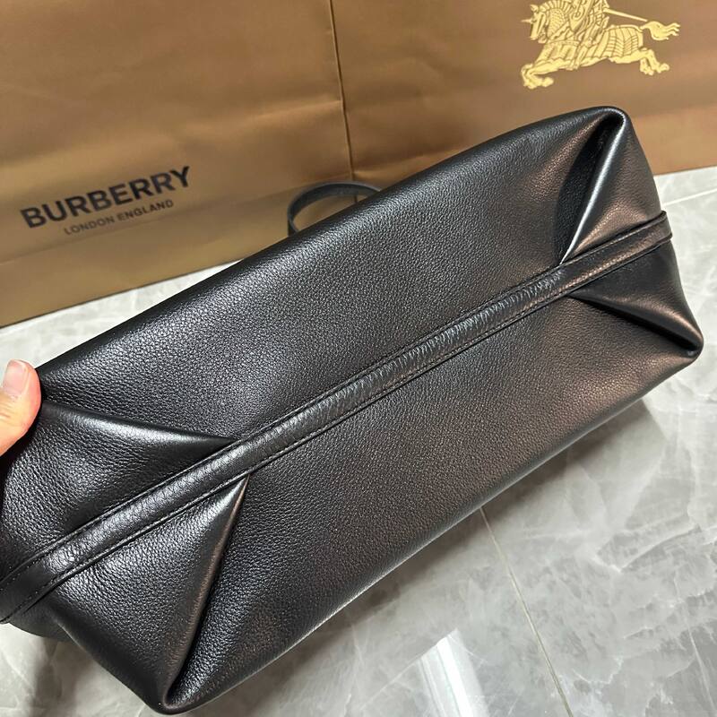 Burberry Black 40x30x16cm shoulder bag — Premium Replica